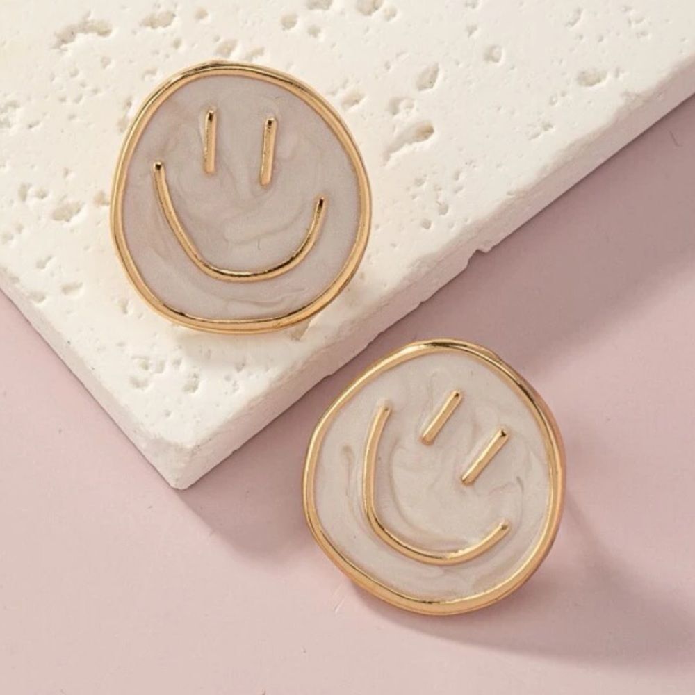 Happy face stud earrings A703